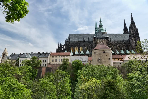 布拉格城堡是一个城堡复合体在布拉格 — 图库照片
