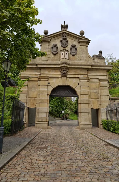 Leopold Gate, ingången till fästningen Vysehrad, byggt mell — Stockfoto