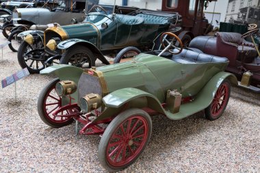 Prag - 12 Mayıs: Eski model araba Bugatti Ulusal Teknik Müzesi'nde üzerinde