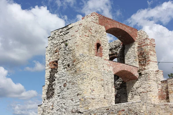 Parte a zidului reconstruit od Castelul Rudno din apropiere de Cracovia, în Polonia — Fotografie, imagine de stoc