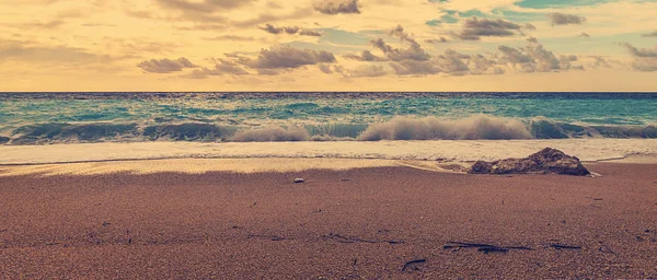 Dramatic scene Sandy beach before storm. Lefkada island, Greece — Stock Photo, Image