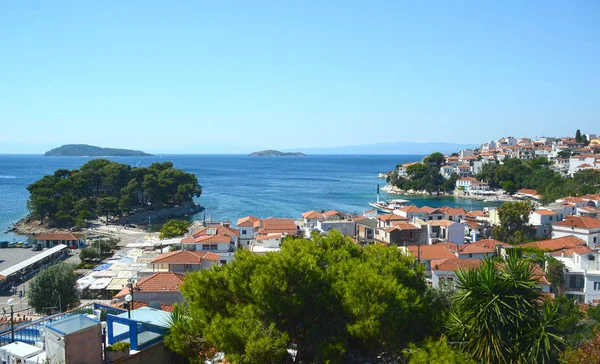 Skiathos stad op Skiathos Island, Griekenland — Stockfoto