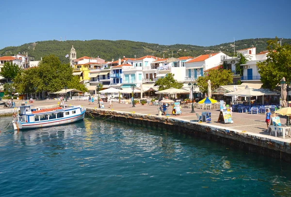 Skiathos, Grecja, 19 lipca 2017-widok na Skiathos port — Zdjęcie stockowe