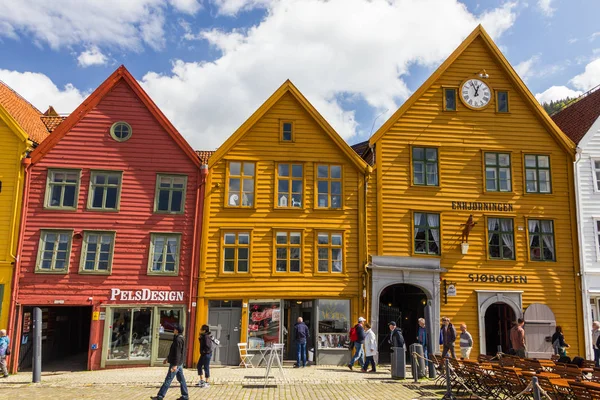 Schöne sicht auf bryggen historische gebäude in bergen, norwegen lizenzfreie Stockfotos