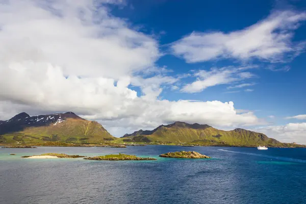 Prachtig uitzicht op de eilanden van de Lofoten in Noorwegen — Stockfoto