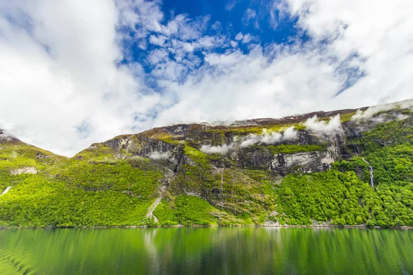 Прекрасний вид на Гейрангерфьорд, Норвегія — стокове фото