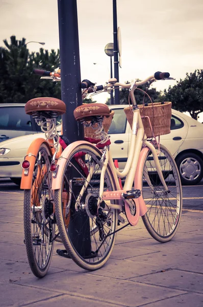 Bicicleta clássica da cidade retro vintage em Palma de Maiorca, Espanha — Fotografia de Stock