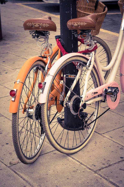 Klassieke vintage retro stad fiets in Palma de Mallorca, Spanje Spanje — Stockfoto