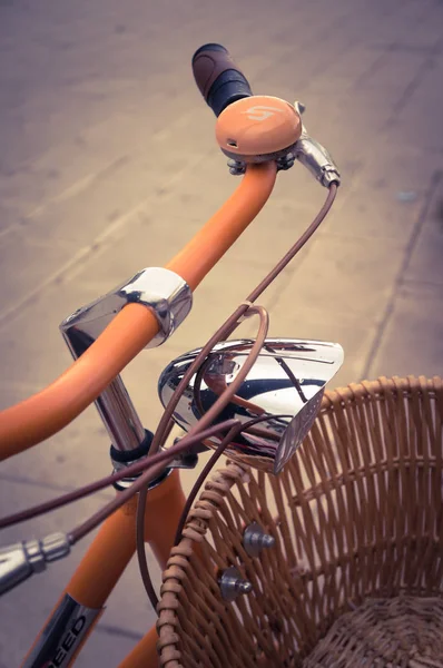 Klassieke vintage retro stad fiets in Palma de Mallorca, Spanje Spanje — Stockfoto