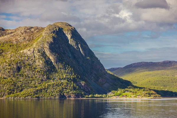 Gyönyörű kilátás nyílik a közeli Alta Észak-Norvégia — Stock Fotó