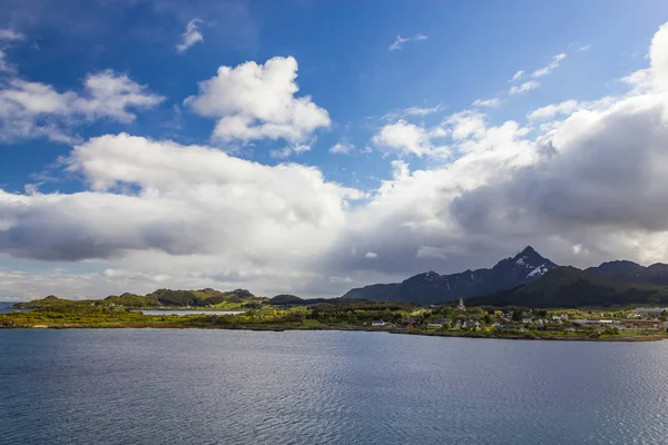 ノルウェーのロフォーテン諸島の美しい景色 — ストック写真