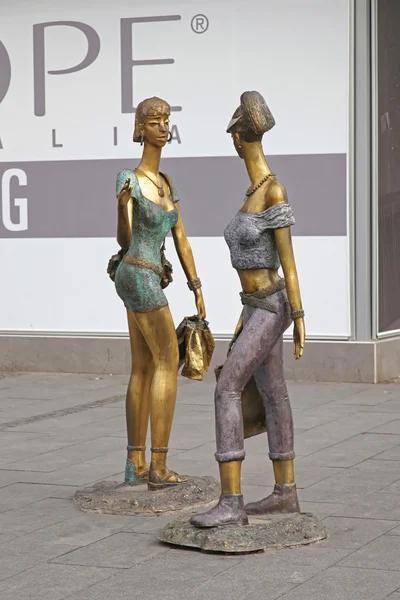 Dos chicas compradoras Skopje — Foto de Stock