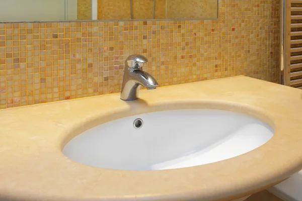 椭圆形浴室的水槽 — 图库照片
