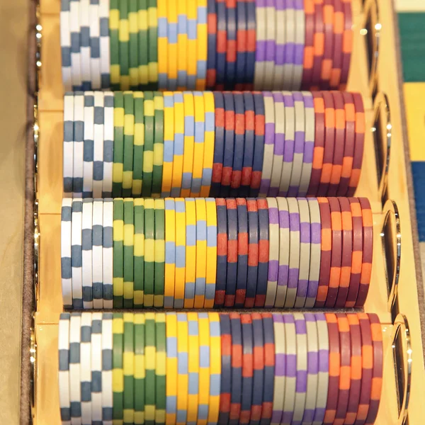 Карточные фишки казино — стоковое фото