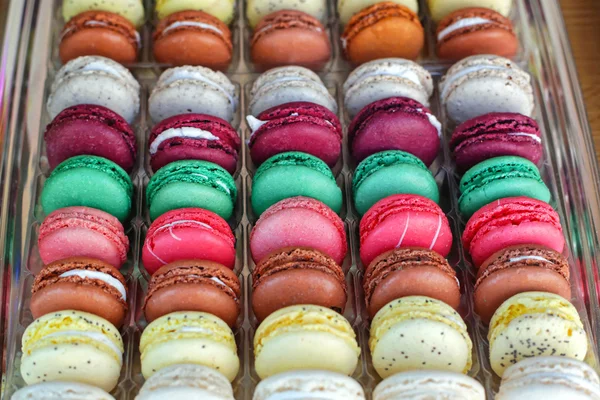 Kolorowe francuskie makaroniki — Zdjęcie stockowe