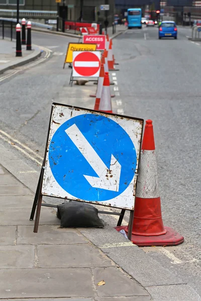 交通標識の転換 — ストック写真