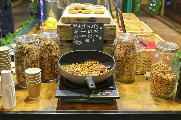 Občerstvení teplé ořechy — Stock fotografie