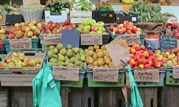 Manzanas y peras — Foto de Stock