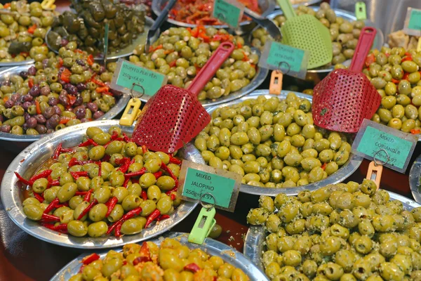 Olajbogyók gyógynövények és fűszerek — Stock Fotó