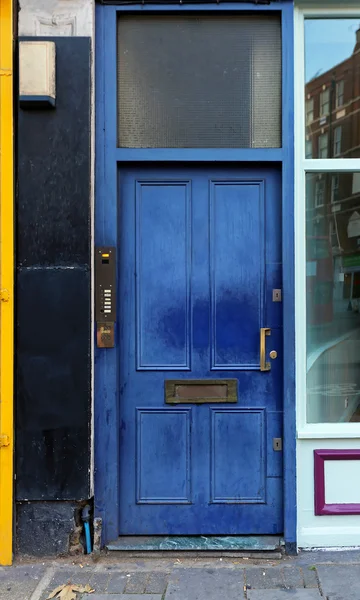 Puerta azul descolorida — Foto de Stock