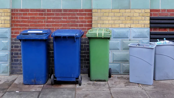 Plastic vuilnisbakken — Stockfoto