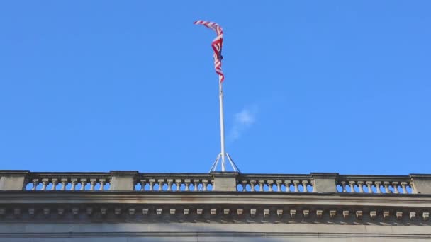 Bandera de USA en el Edificio — Vídeo de stock