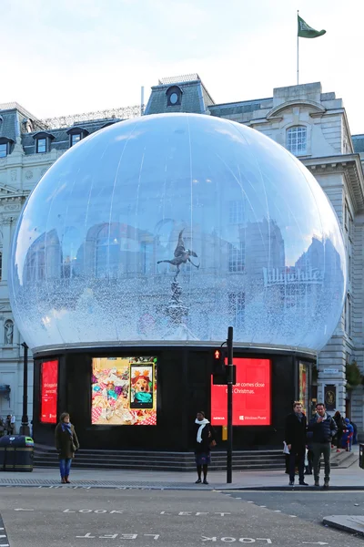 Eros in Snow Globe London — Stockfoto