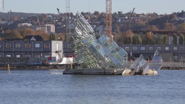 Ze ligt ijsberg in Oslo — Stockvideo