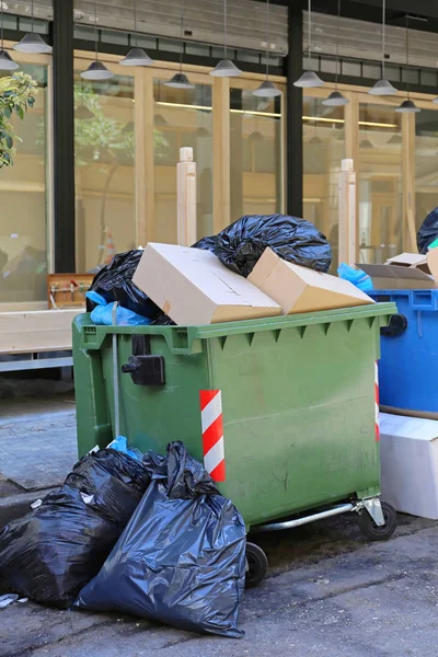 Problemas de desbordamiento de basura — Foto de Stock