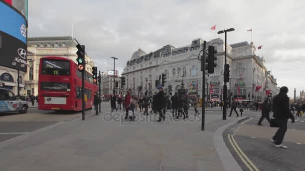 Piccadilly circus στο Λονδίνο — Αρχείο Βίντεο