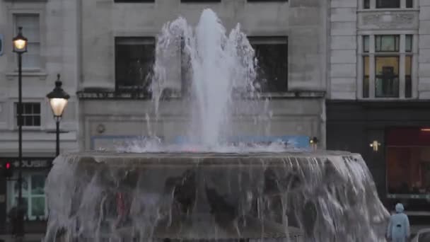 Londynie Trafalgar fontanna — Wideo stockowe