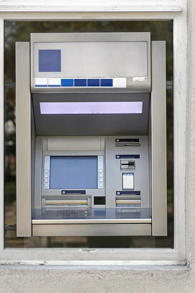Bankomat w okienku — Zdjęcie stockowe