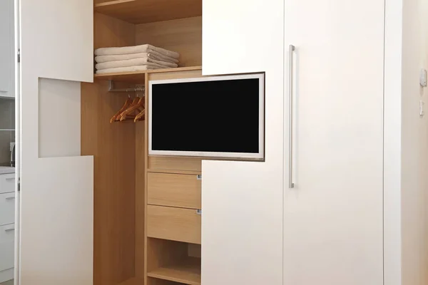 TV et armoire — Photo