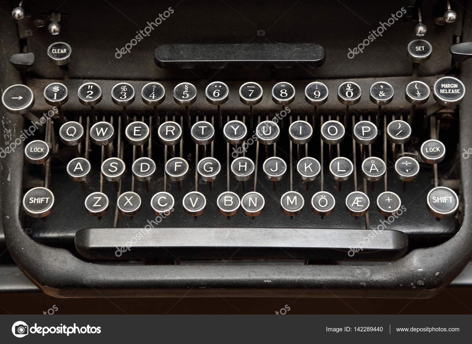 Teclado de máquina de escribir Vintage: fotografía de stock © Baloncici  #142289440