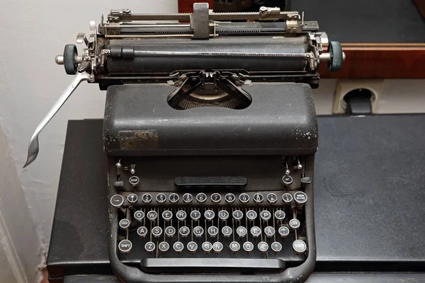 Preto vintage máquina de escrever — Fotografia de Stock