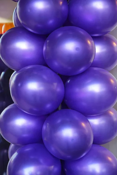 Mor balonlar parti dekorasyon — Stok fotoğraf
