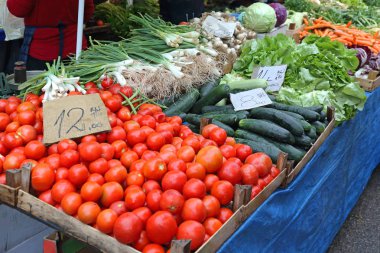 Sokak market tezgahı
