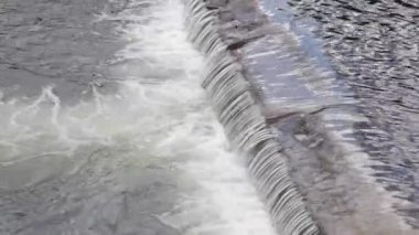 Nehir art arda küçük nehir akarsu