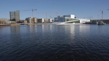 Oslo 'daki opera binası.