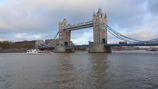 ロンドンのタワーブリッジ — ストック動画