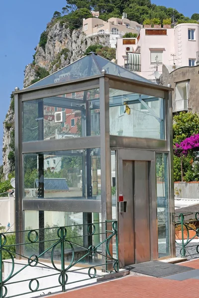 Accessible Lift in Capri — Stock Photo, Image