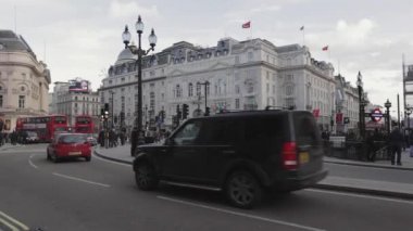 Piccadilly Circus kış günü
