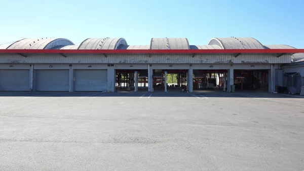 Cargando puertas Almacén — Foto de Stock