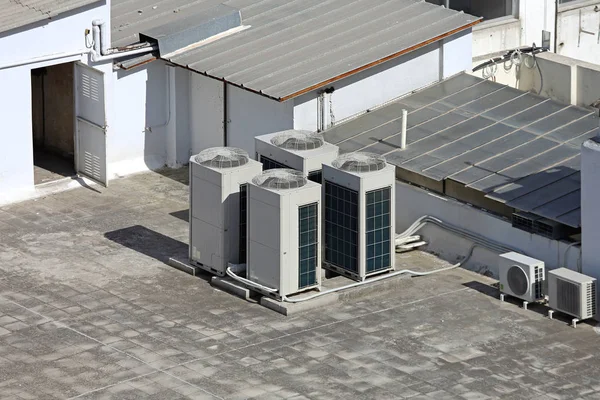 Klimatyzatory dachowe — Zdjęcie stockowe
