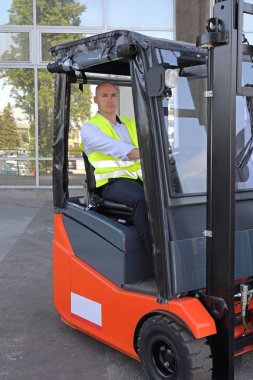 Kel Forklift sürücüsü