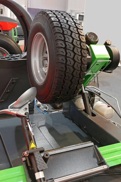 タイヤのチェンジャー マシン — ストック写真