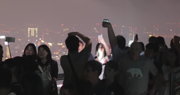 Гонконг Китай Мая 2017 Года Ночь Селфи Туристов Вершине Виктория — стоковое видео