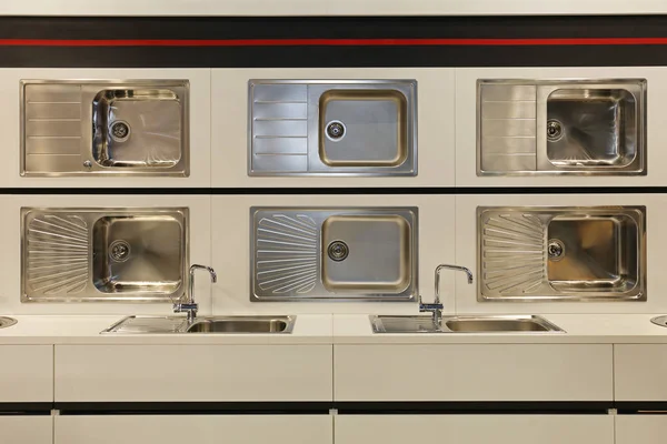 Novos lavatórios de cozinha — Fotografia de Stock