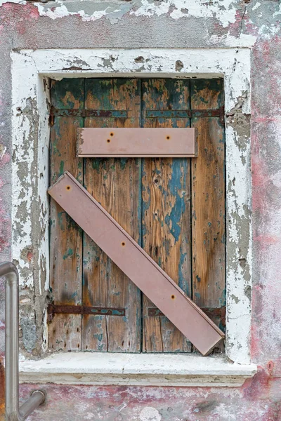 Raam Boarded Up — Stockfoto