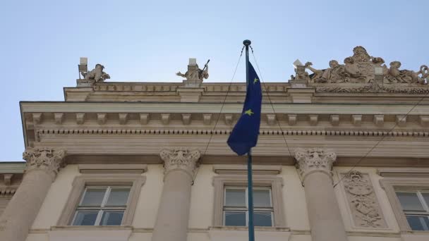 Europese Vlag Bij Het Bouwen Triëst Italië — Stockvideo